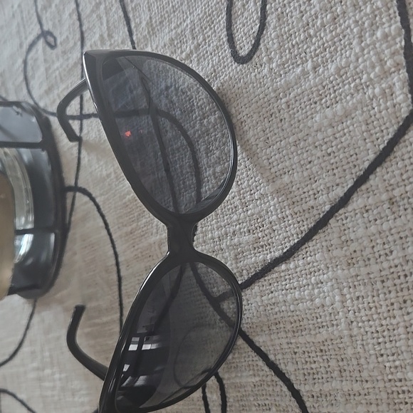 Dolce & Gabbana Black Oversized Sunglasses - Picture 4 of 4